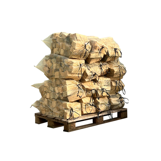 Brennholz im Raschelsack auf Palette
